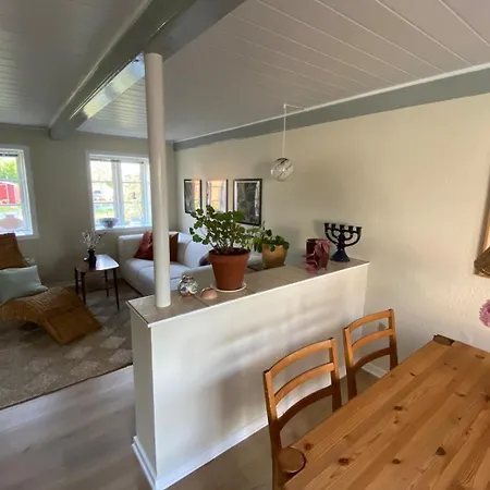 Cozy And Stylish Close To The Sea Сasa de vacaciones