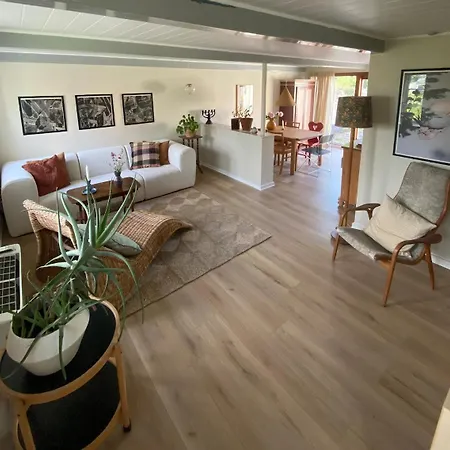 Сasa de vacaciones Cozy And Stylish Close To The Sea *