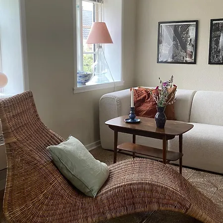Cozy And Stylish Close To The Sea *